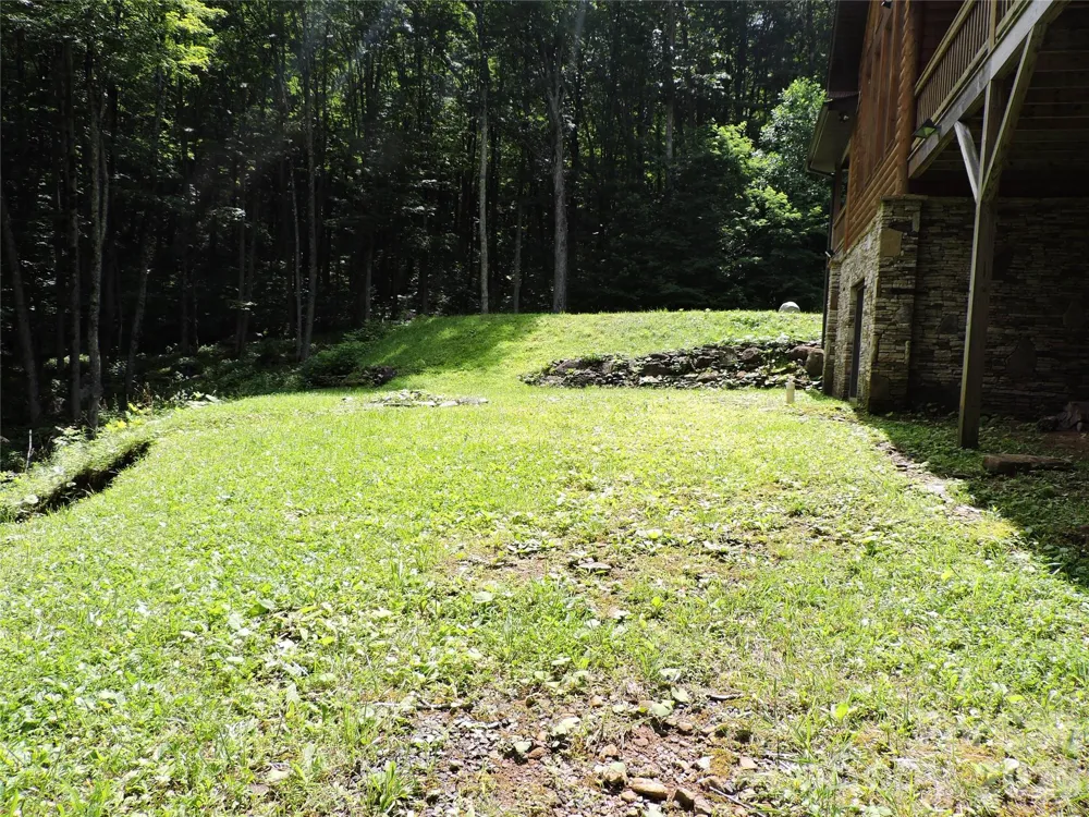 103 Chucks Lane Bakersville, NC 28705