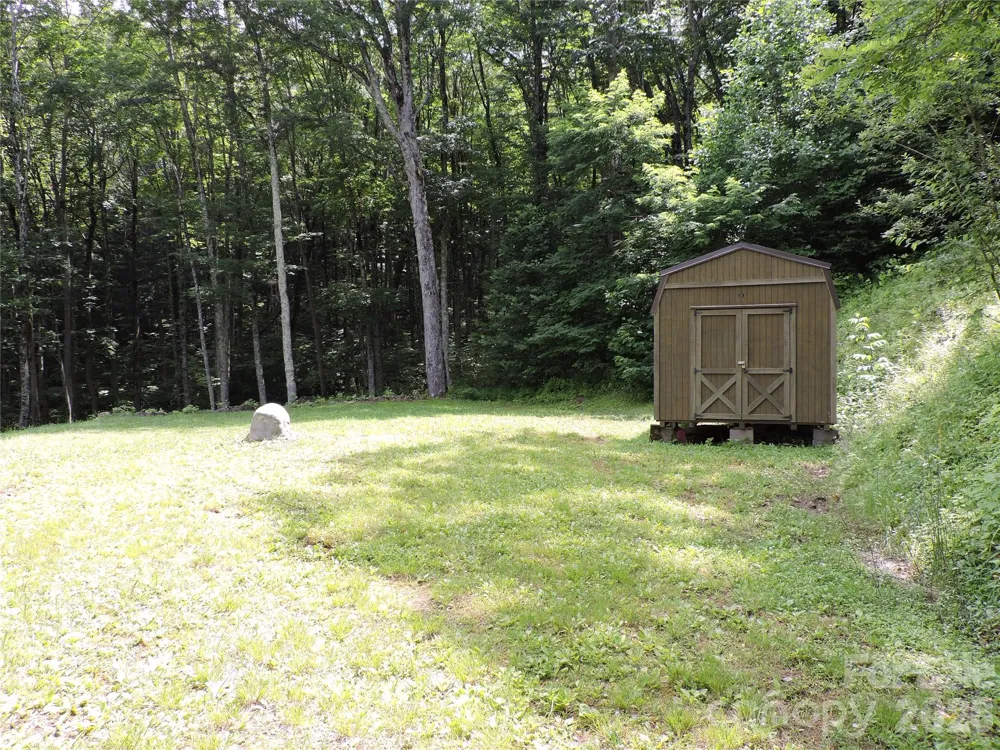103 Chucks Lane Bakersville, NC 28705