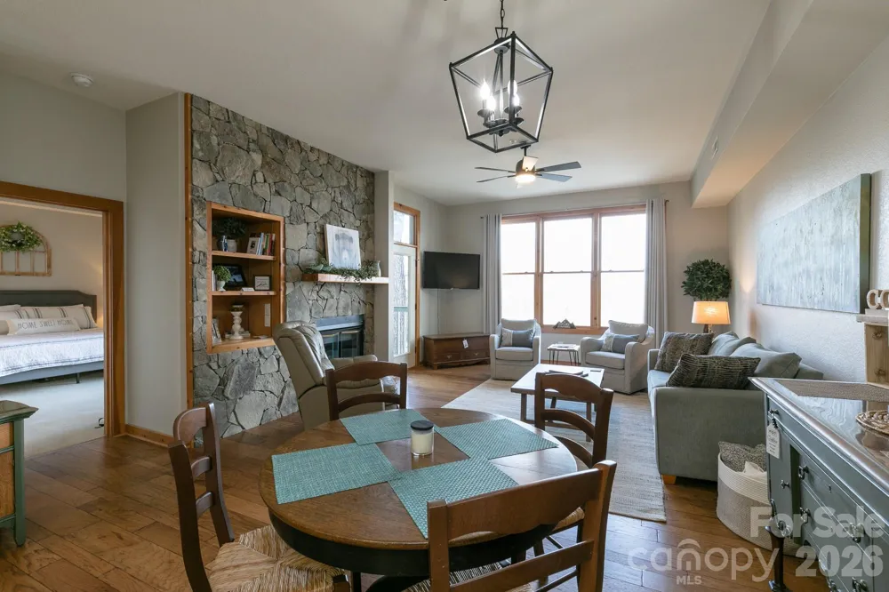 10 Stoney Falls Loop #4/203 Burnsville, NC 28714