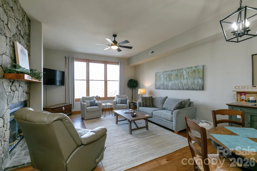 10 Stoney Falls Loop #4/203 Burnsville, NC 28714