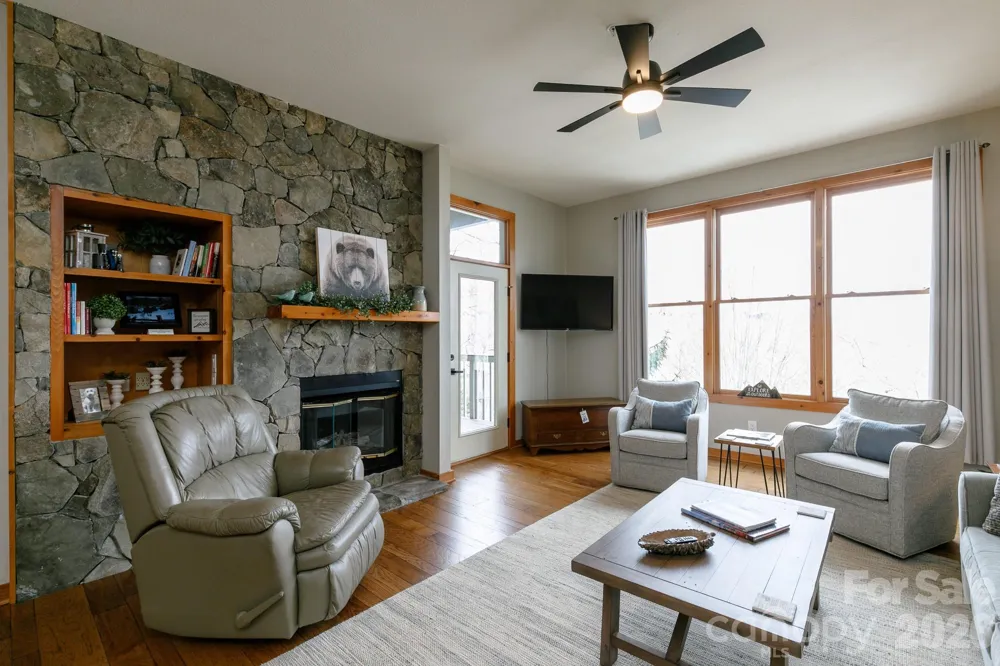 10 Stoney Falls Loop #4/203 Burnsville, NC 28714
