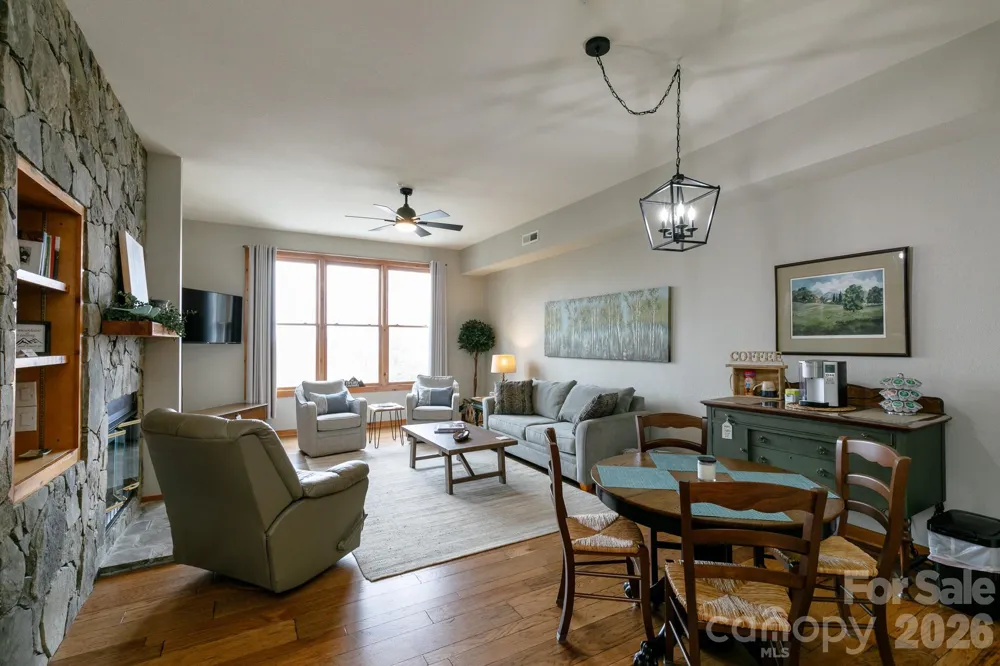 10 Stoney Falls Loop #4/203 Burnsville, NC 28714