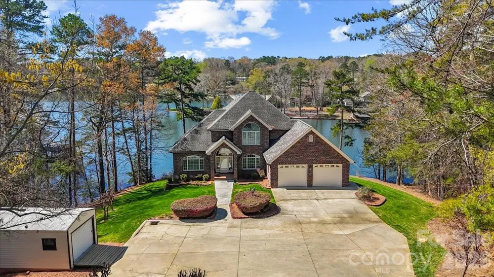 704 Shoreline Drive New London, NC 28127