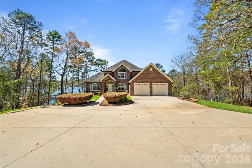 704 Shoreline Drive New London, NC 28127