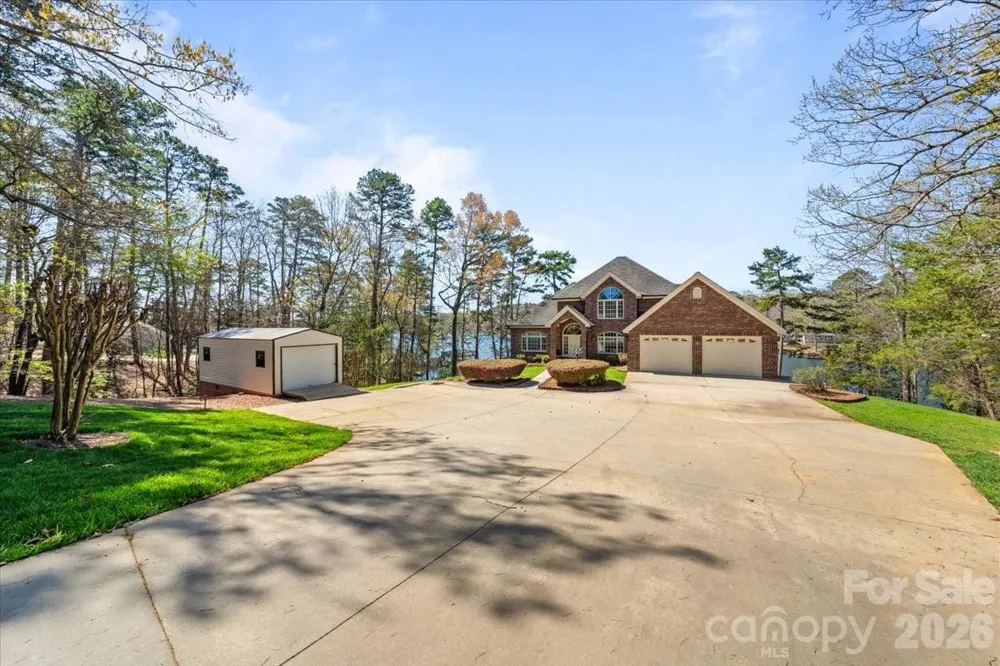 704 Shoreline Drive New London, NC 28127