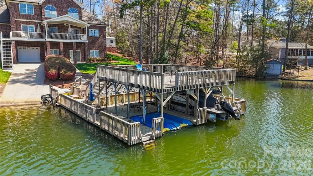 704 Shoreline Drive New London, NC 28127
