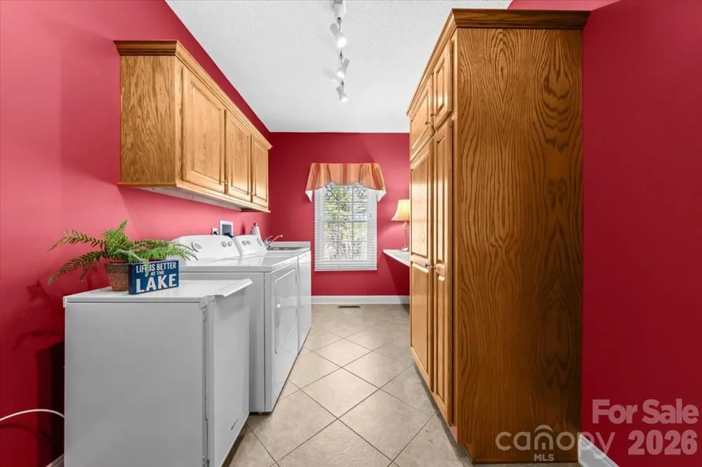 704 Shoreline Drive New London, NC 28127