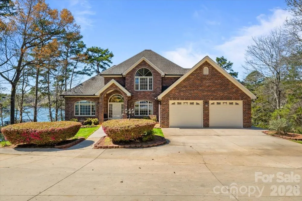 704 Shoreline Drive New London, NC 28127