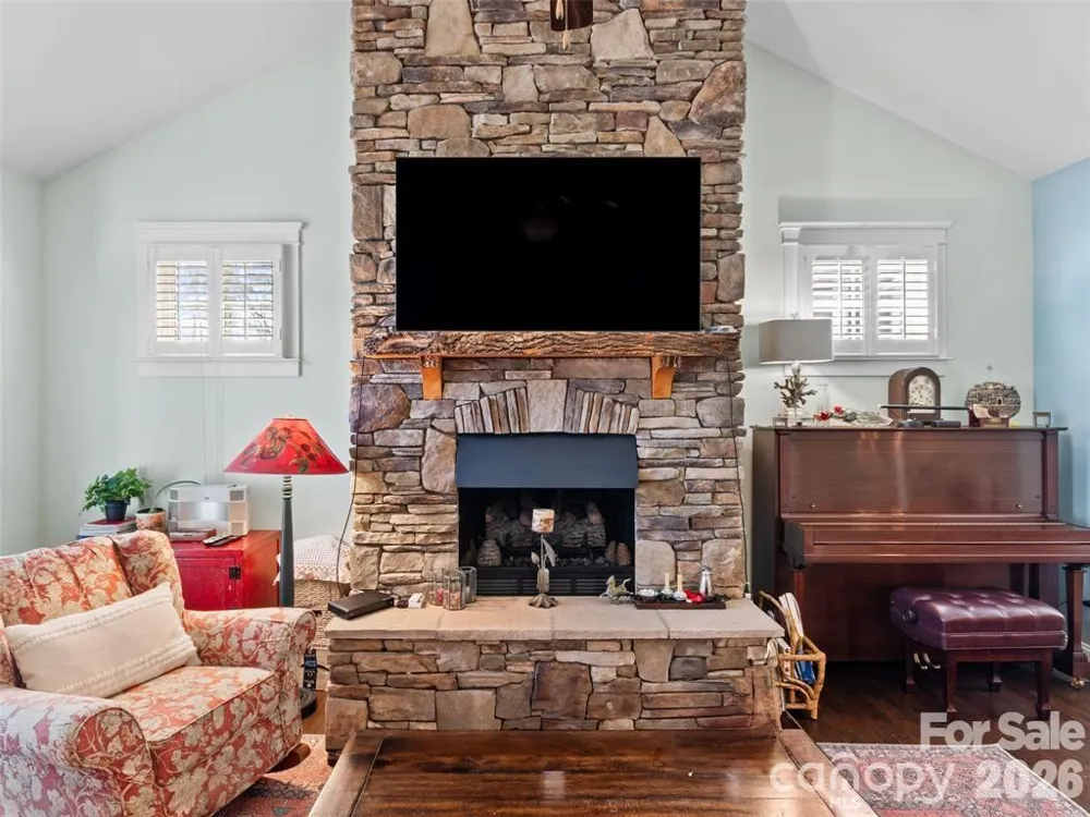 22 S Kaufman Stone Way Biltmore Lake, NC 28715