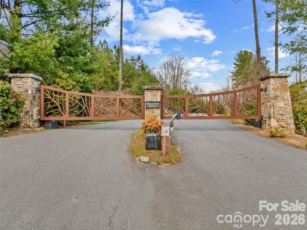 22 S Kaufman Stone Way Biltmore Lake, NC 28715