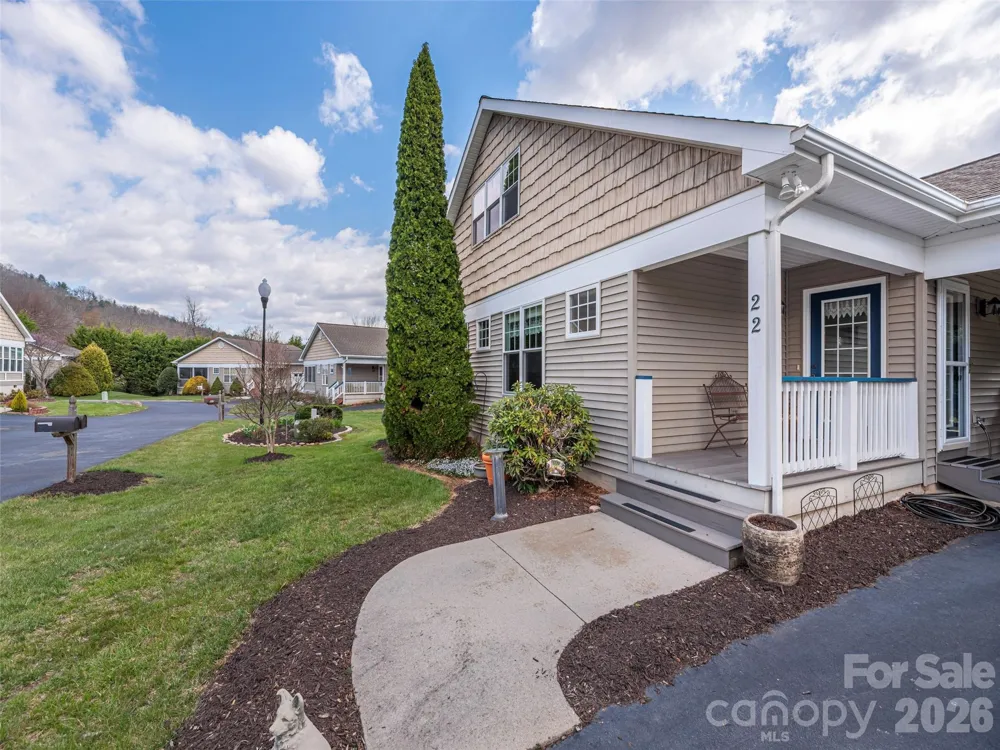 22 Cottage Loop Waynesville, NC 28785