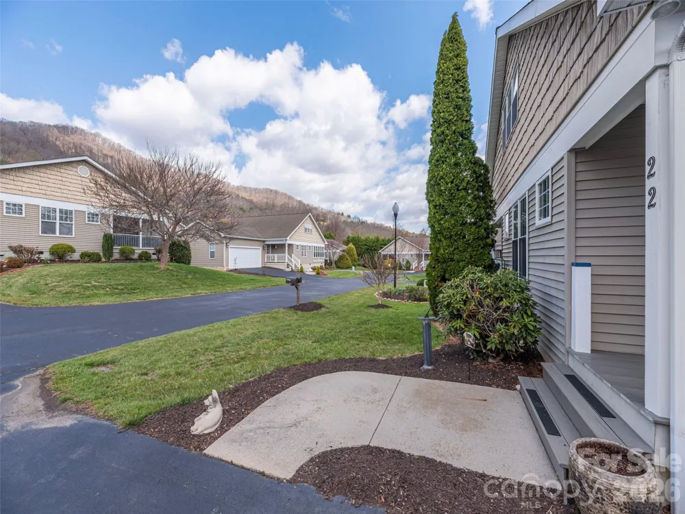 22 Cottage Loop Waynesville, NC 28785