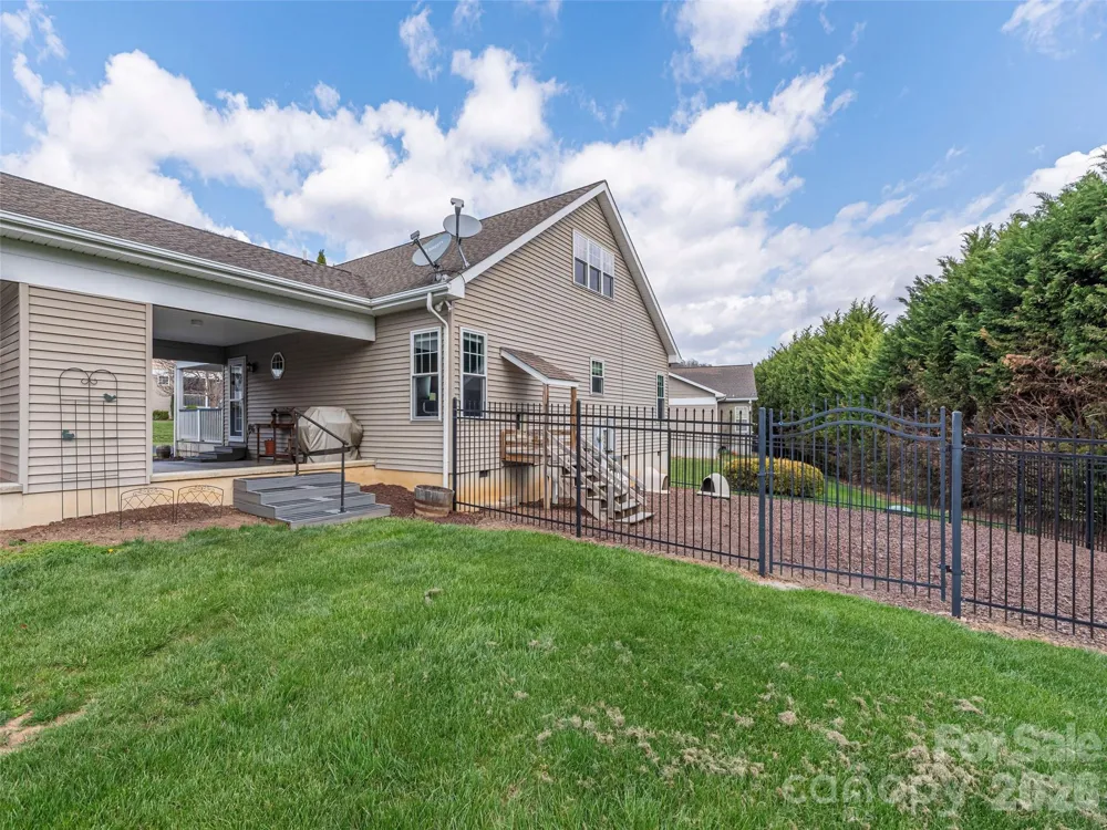 22 Cottage Loop Waynesville, NC 28785