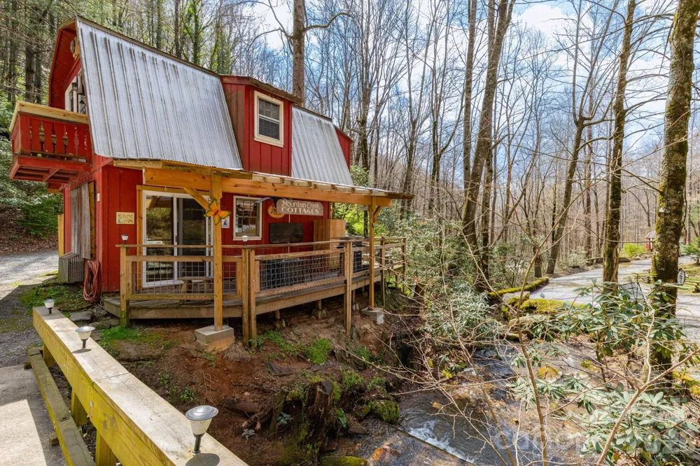 2670 Dicks Creek Road Whittier, NC 28789