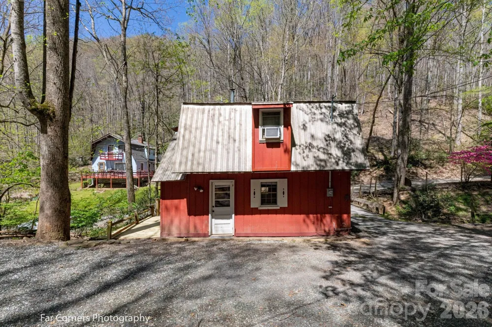 2670 Dicks Creek Road Whittier, NC 28789