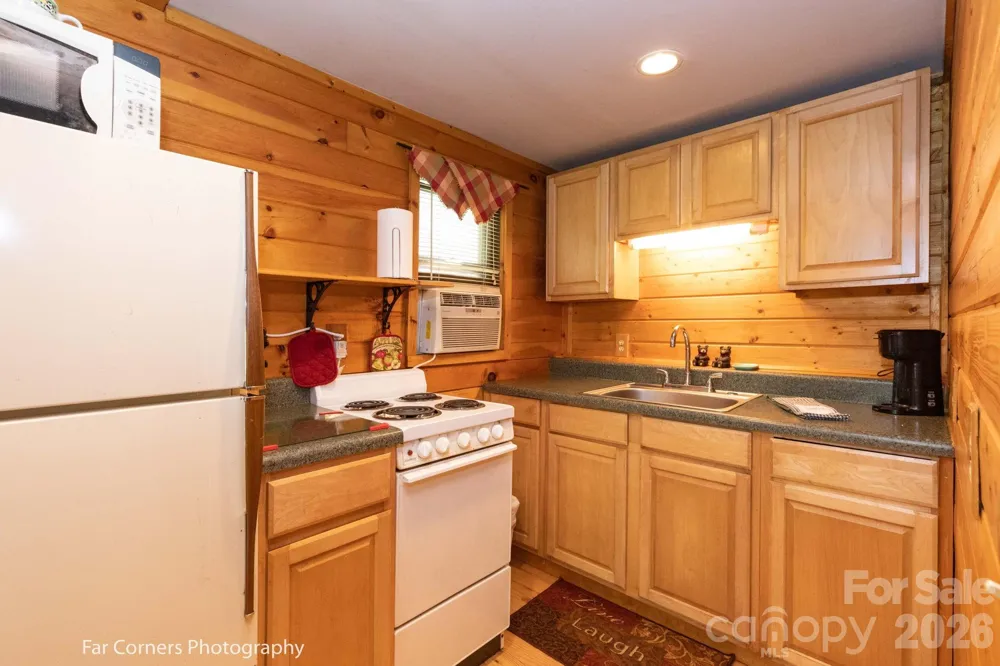 2670 Dicks Creek Road Whittier, NC 28789