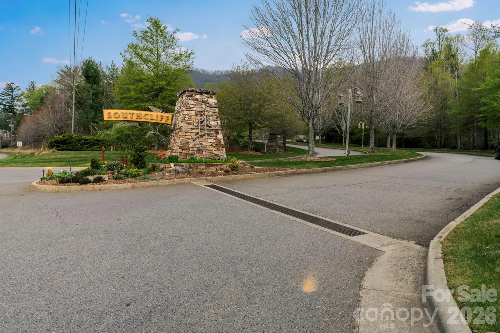 25 E Owl Creek Lane Fairview, NC 28730
