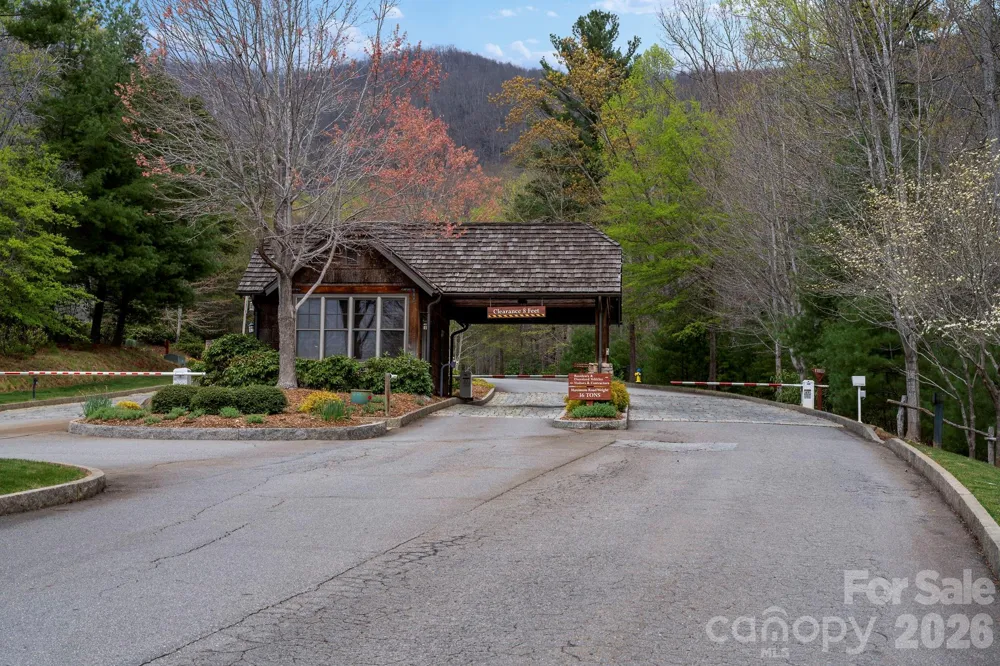 25 E Owl Creek Lane Fairview, NC 28730