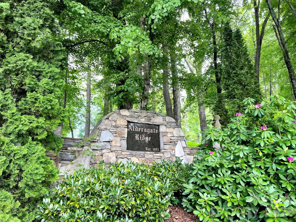 186 Aldersgate Road Waynesville, NC 28786