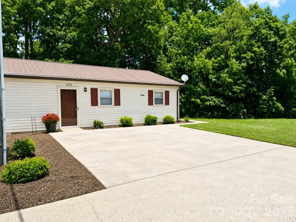 1368 Cajah Mountain Road Hudson, NC 28638