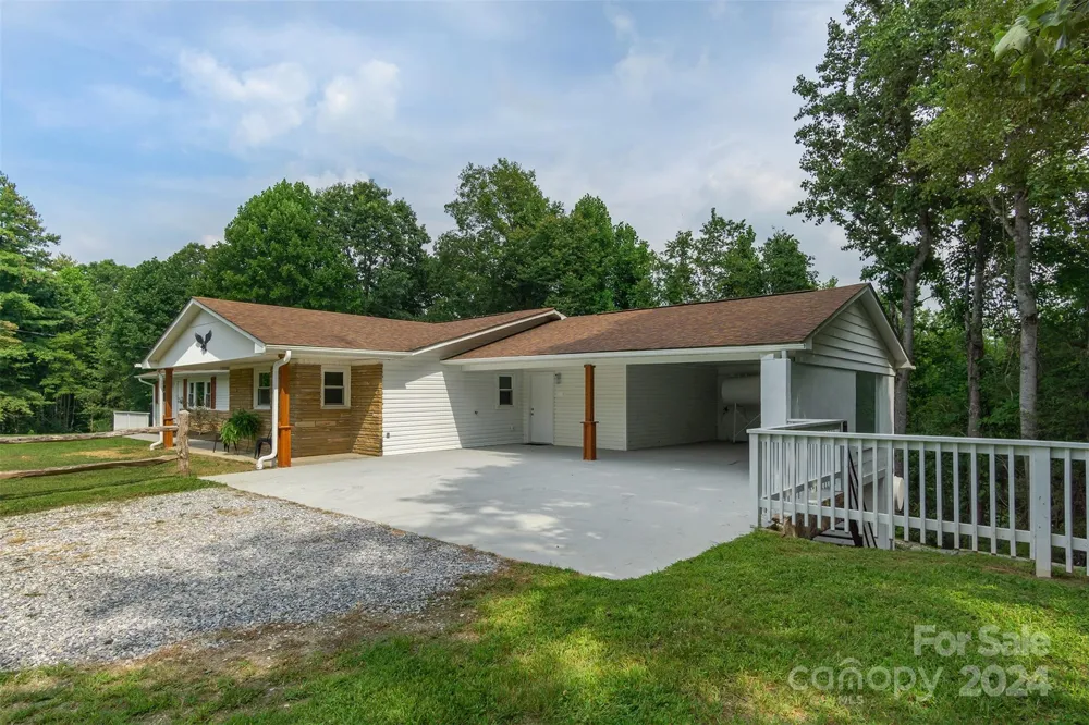 468 Deer Park Lake Road Spruce Pine, NC 28777