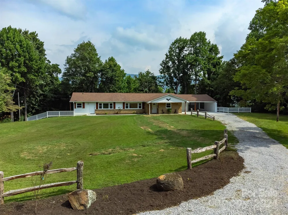 468 Deer Park Lake Road Spruce Pine, NC 28777