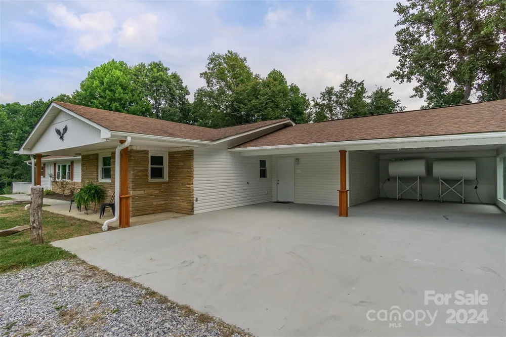 468 Deer Park Lake Road Spruce Pine, NC 28777