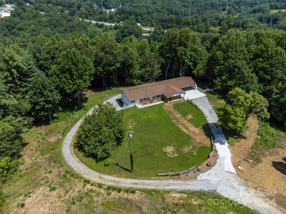 468 Deer Park Lake Road Spruce Pine, NC 28777