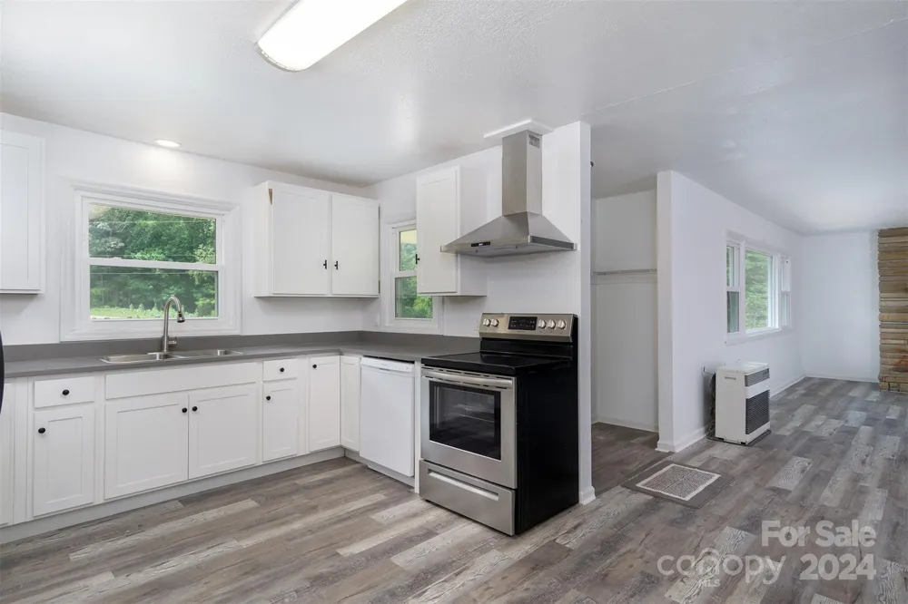 468 Deer Park Lake Road Spruce Pine, NC 28777