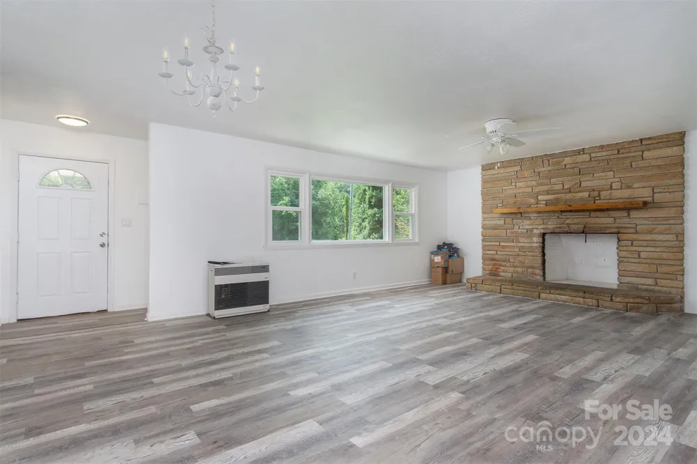 468 Deer Park Lake Road Spruce Pine, NC 28777