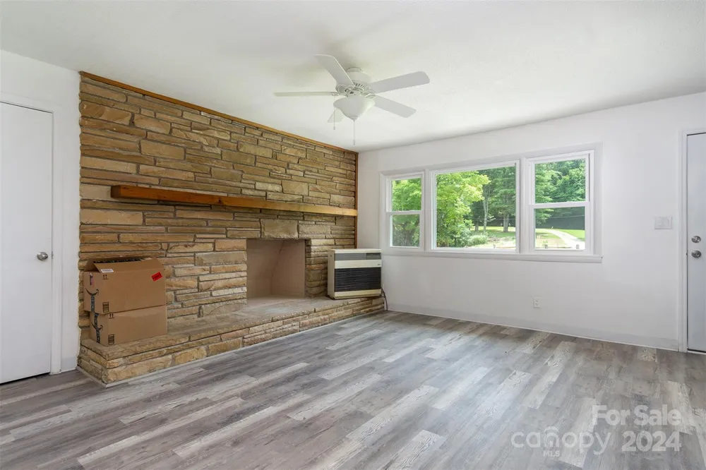 468 Deer Park Lake Road Spruce Pine, NC 28777