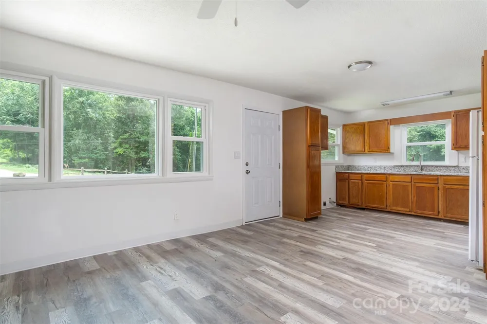 468 Deer Park Lake Road Spruce Pine, NC 28777