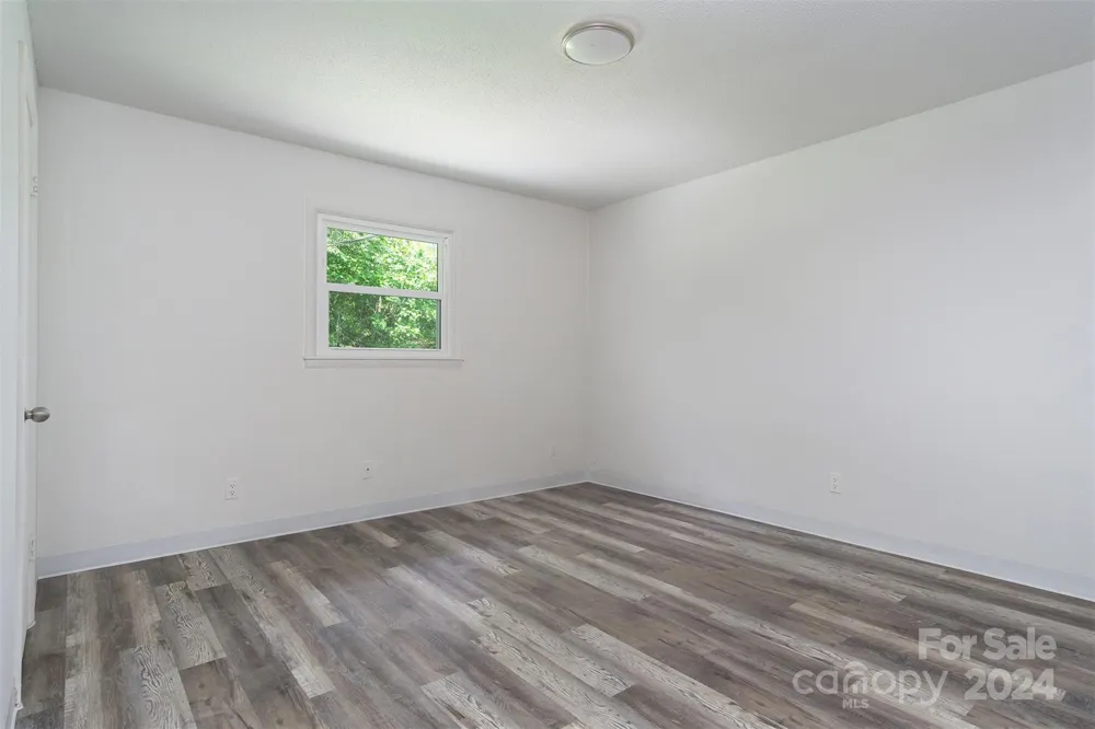 468 Deer Park Lake Road Spruce Pine, NC 28777