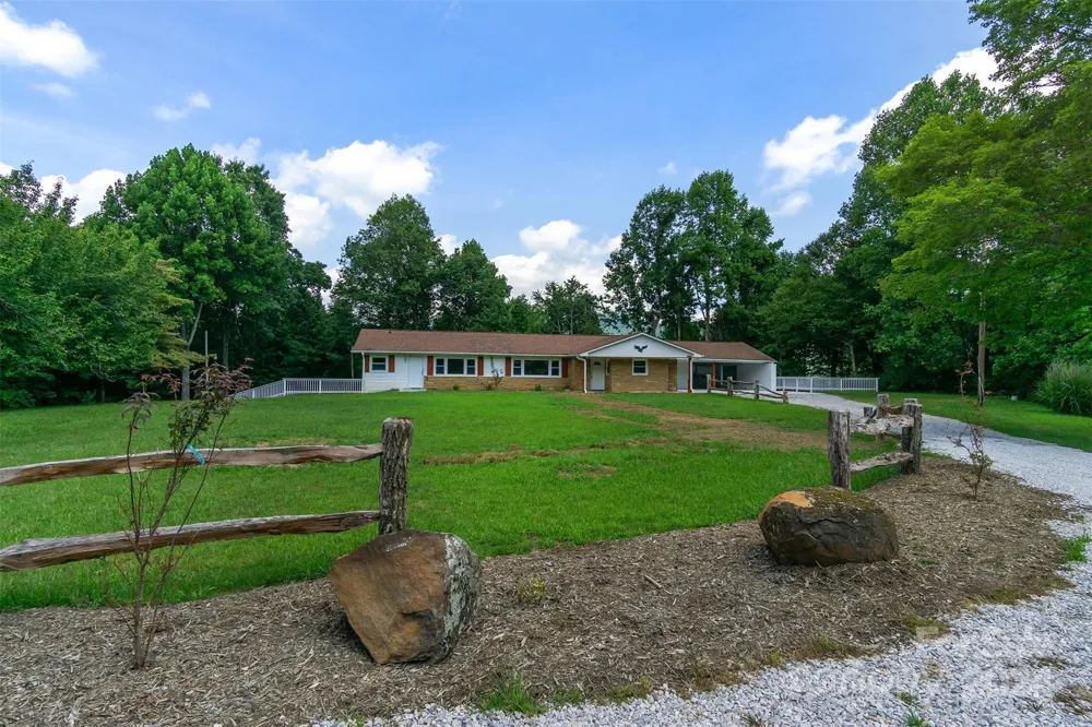 468 Deer Park Lake Road Spruce Pine, NC 28777