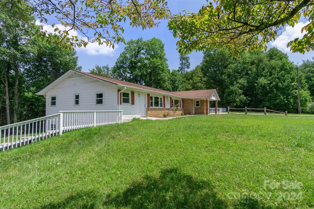 468 Deer Park Lake Road Spruce Pine, NC 28777