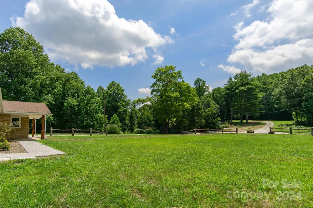 468 Deer Park Lake Road Spruce Pine, NC 28777