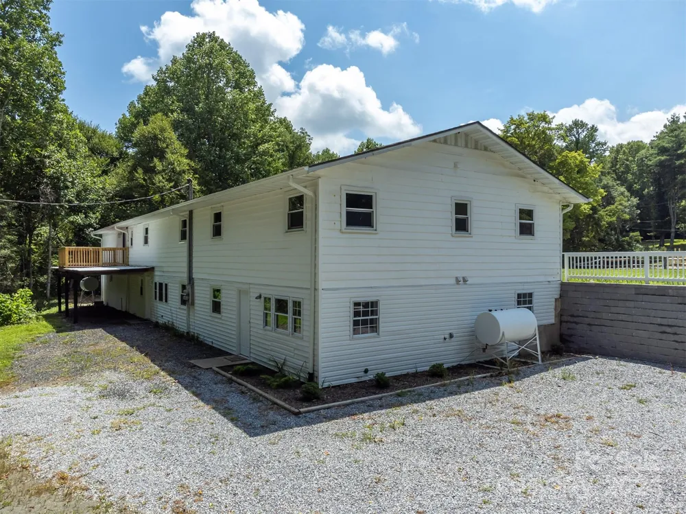 468 Deer Park Lake Road Spruce Pine, NC 28777