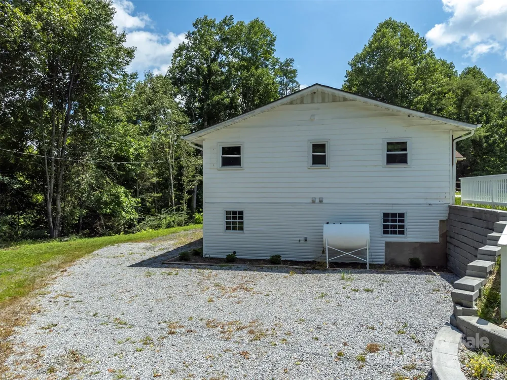 468 Deer Park Lake Road Spruce Pine, NC 28777