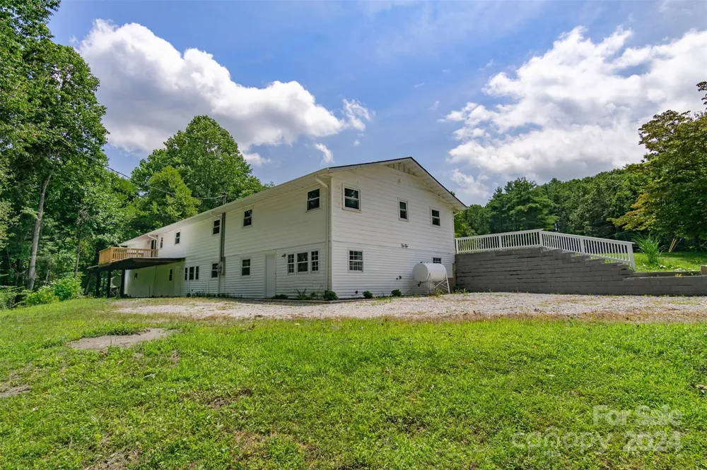 468 Deer Park Lake Road Spruce Pine, NC 28777