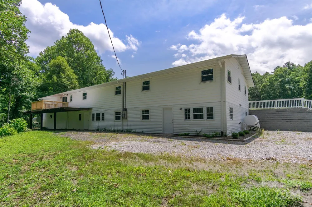 468 Deer Park Lake Road Spruce Pine, NC 28777