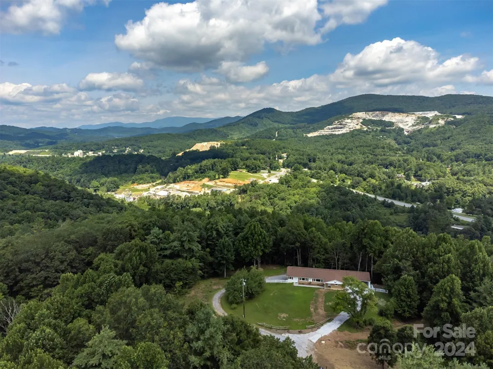 468 Deer Park Lake Road Spruce Pine, NC 28777