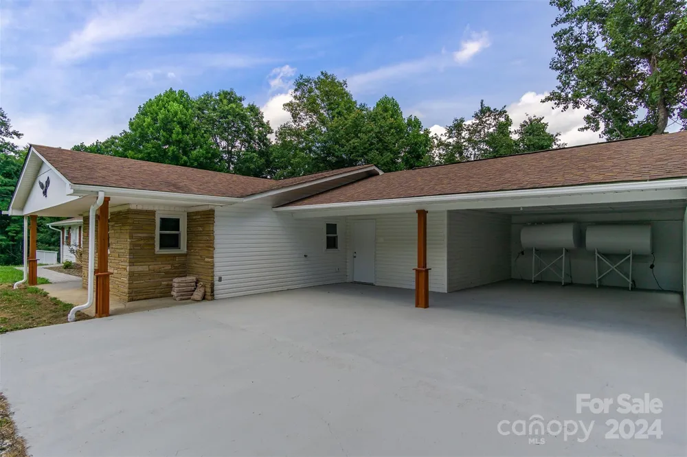 468 Deer Park Lake Road Spruce Pine, NC 28777