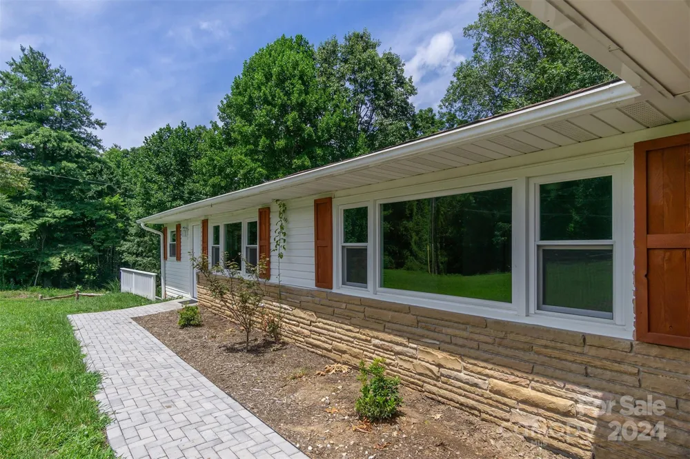468 Deer Park Lake Road Spruce Pine, NC 28777