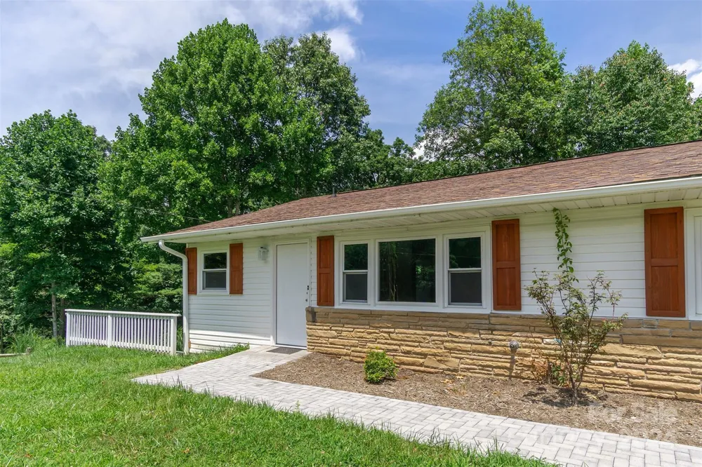 468 Deer Park Lake Road Spruce Pine, NC 28777