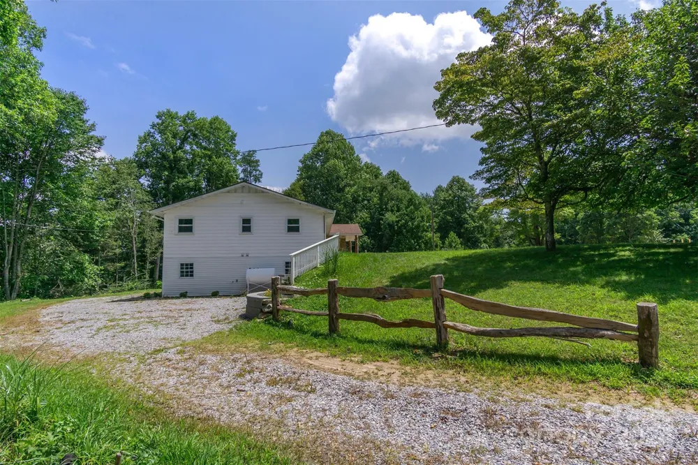 468 Deer Park Lake Road Spruce Pine, NC 28777