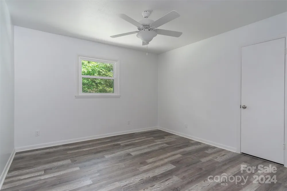 468 Deer Park Lake Road Spruce Pine, NC 28777