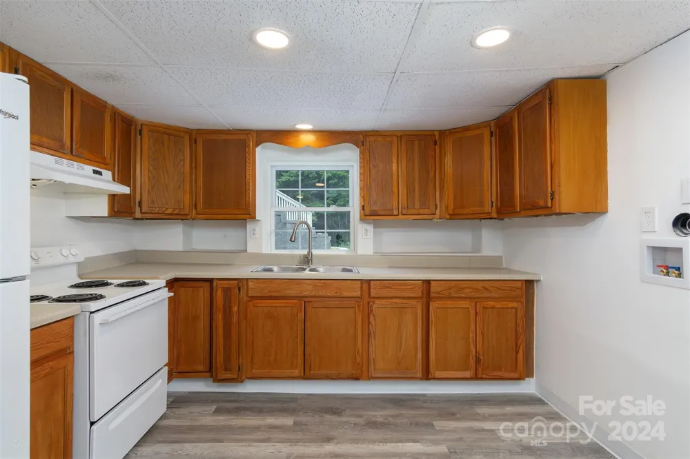 468 Deer Park Lake Road Spruce Pine, NC 28777