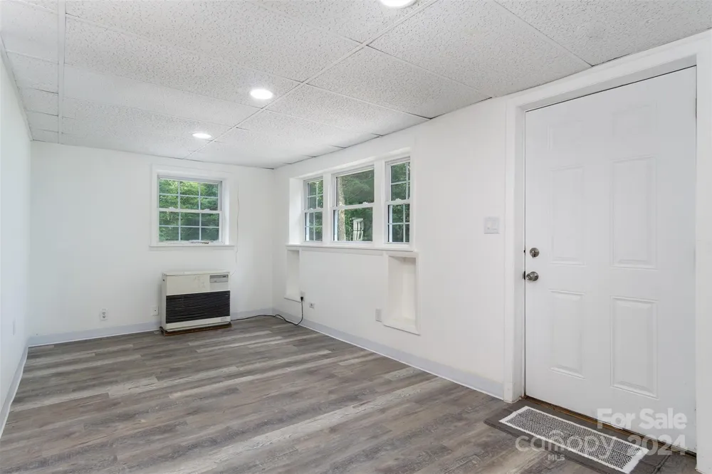 468 Deer Park Lake Road Spruce Pine, NC 28777