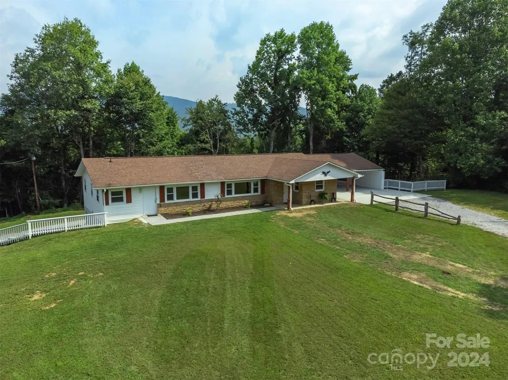 468 Deer Park Lake Road Spruce Pine, NC 28777