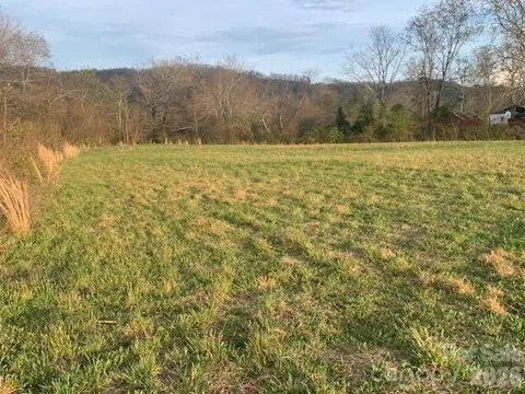 7.33AC COM CHIMNEY ROCK Highway #1,2,3